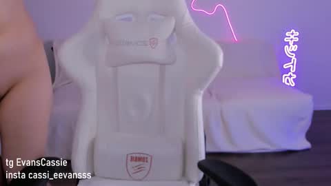 Snapshot of cassie_evansss chatting on February 17, 6:53 am Cassie online show from February 17, 6:53 am