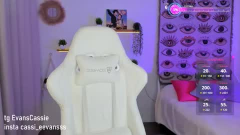 Snapshot of cassie_evansss chatting on February 26, 3:32 am Cassie online show from February 26, 3:32 am