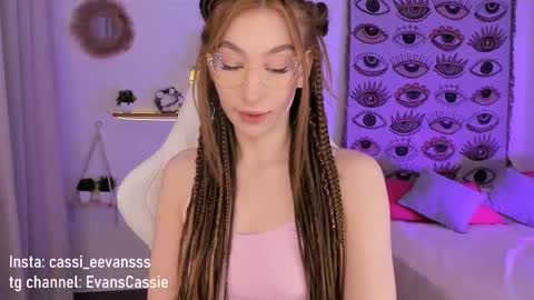 Snapshot of cassie_evansss chatting on March 2, 3:34 am Cassie online show from March 2, 3:34 am