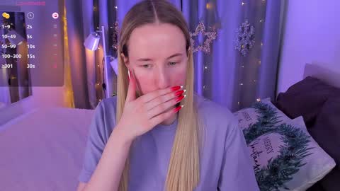 Snapshot of cassie_kelman chatting on December 27, 9:00 pm Cassie online show from December 27, 9:00 pm