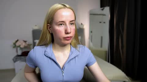 Snapshot of cassie_kelman chatting on November 2, 9:17 pm Cassie online show from November 2, 9:17 pm