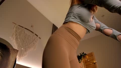 assie online show from February 5, 12:20 am