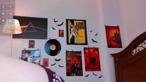 Snapshot of cassieholland chatting on November 7, 8:14 am Im Cassie3 online show from November 7, 8:14 am