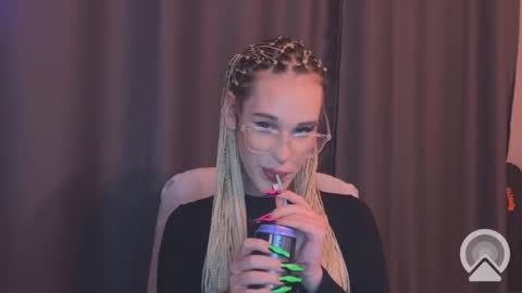 Cassie online show from December 4, 3:54 pm