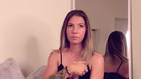 Snapshot of cassiemiles chatting on November 15, 5:38 am Cassi online show from November 15, 5:38 am