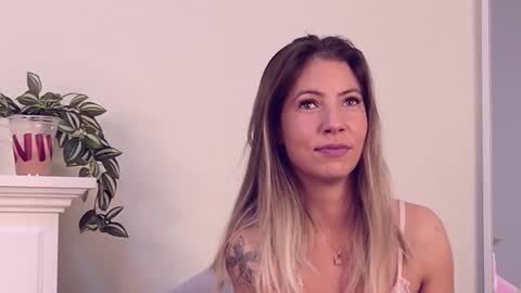 Snapshot of cassiemiles chatting on November 18, 4:06 am Cassi online show from November 18, 4:06 am