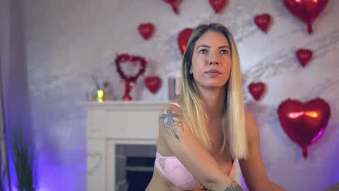 Snapshot of cassiemiles chatting on February 18, 4:08 am Cassi online show from February 18, 4:08 am