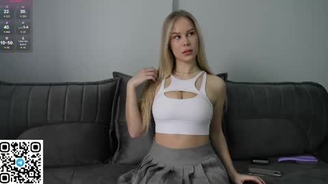 Snapshot of cassiemur_ chatting on May 12, 7:38 am Cassie online show from May 12, 7:38 am