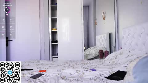 Snapshot of cassiemur_ chatting on June 5, 7:47 am Cassie online show from June 5, 7:47 am