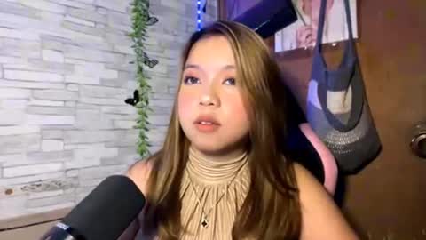 Adeline online show from July 8, 3:16 pm