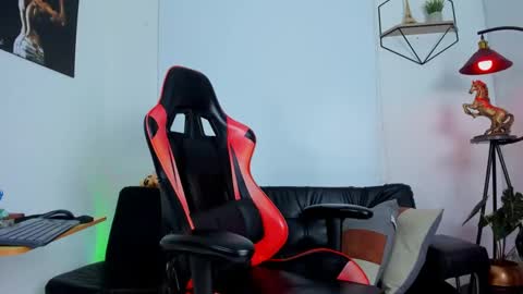 Snapshot of casticatheking chatting on February 11, 4:02 pm Matheo Brown online show from February 11, 4:02 pm