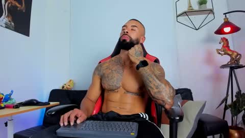 Snapshot of casticatheking chatting on February 11, 7:05 pm Matheo Brown online show from February 11, 7:05 pm