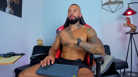 Snapshot of casticatheking chatting on February 12, 11:30 pm Matheo Brown online show from February 12, 11:30 pm