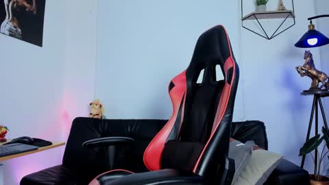 Snapshot of casticatheking chatting on February 26, 2:57 pm Matheo Brown online show from February 26, 2:57 pm