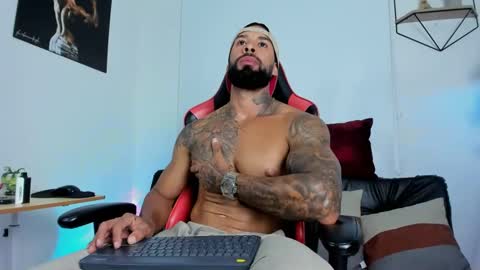 Snapshot of casticatheking chatting on March 4, 8:27 pm Matheo Brown online show from March 4, 8:27 pm