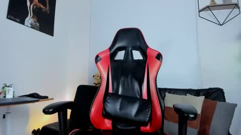 Snapshot of casticatheking chatting on March 4, 11:32 pm Matheo Brown online show from March 4, 11:32 pm