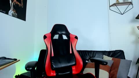 Snapshot of casticatheking chatting on March 10, 7:40 pm Matheo Brown online show from March 10, 7:40 pm