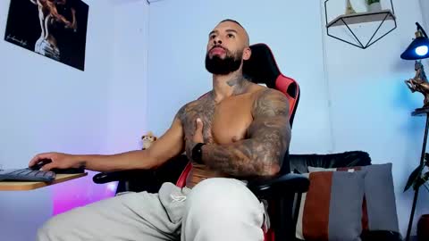 Snapshot of casticatheking chatting on March 12, 11:01 pm Matheo Brown online show from March 12, 11:01 pm