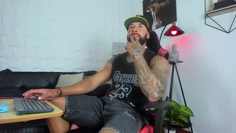 Snapshot of casticatheking chatting on October 9, 12:30 am Matheo Brown online show from October 9, 12:30 am