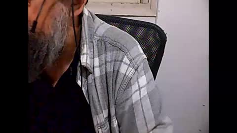 Snapshot of casual53 chatting on February 10, 5:25 am casual53 online show from February 10, 5:25 am