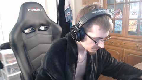 casuallycorrupt online show from October 31, 12:11 am