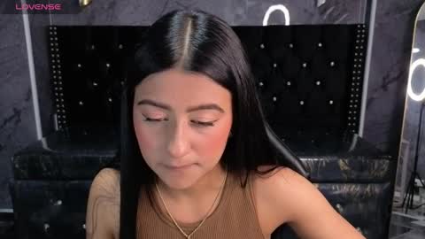Snapshot of catalella_little_b chatting on June 2, 8:33 pm catalella_little_b online show from June 2, 8:33 pm