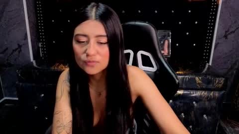 Snapshot of catalella_little_b chatting on June 3, 8:36 pm catalella_little_b online show from June 3, 8:36 pm