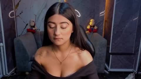 Snapshot of catalella_little_b chatting on June 5, 8:14 pm catalella_little_b online show from June 5, 8:14 pm