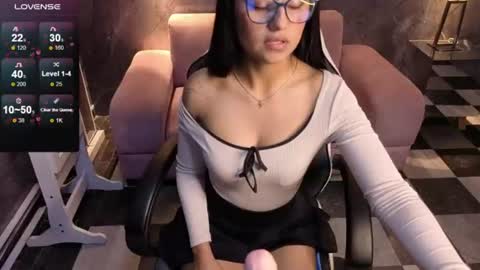 Snapshot of catalella_little_b chatting on June 10, 7:46 pm catalella_little_b online show from June 10, 7:46 pm