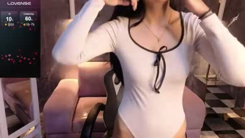 Snapshot of catalella_little_b chatting on June 11, 12:32 am catalella_little_b online show from June 11, 12:32 am