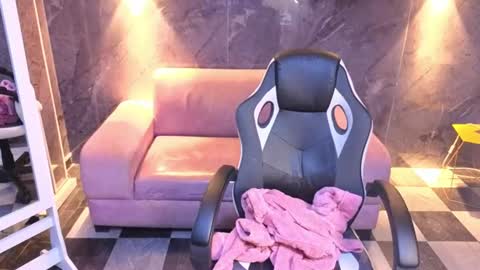 catalella_little_b online show from July 12, 12:51 pm