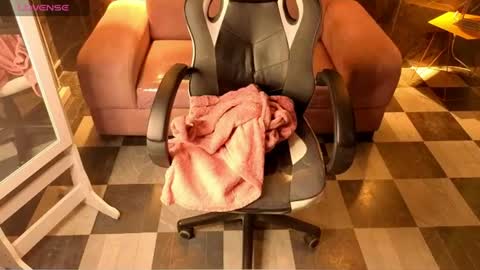 catalella_little_b online show from July 25, 12:58 pm