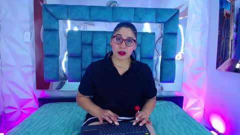 Catalina bustos online show from February 26, 3:42 am