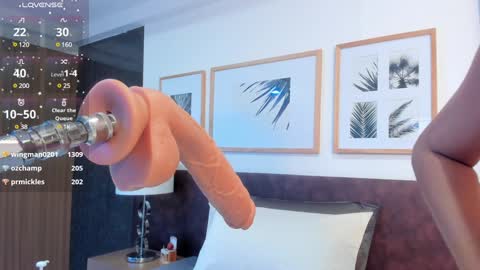 Catalina online show from December 11, 7:46 pm