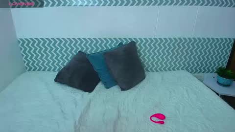 Snapshot of catalinahenao chatting on October 7, 3:25 am cata online show from October 7, 3:25 am