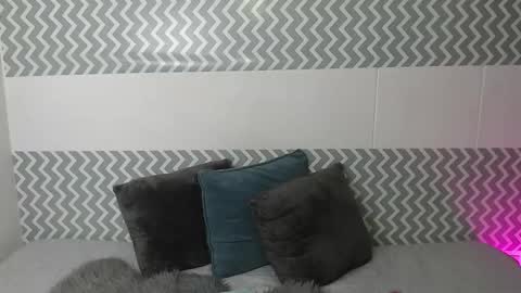 Snapshot of catalinahenao chatting on October 30, 2:46 am cata online show from October 30, 2:46 am