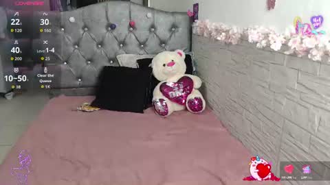 Snapshot of catalinahenao chatting on July 17, 8:21 am cata online show from July 17, 8:21 am