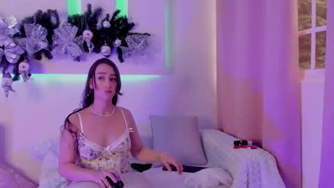 Snapshot of catalinnathompson chatting on December 5, 12:03 pm CatalinnaThompson online show from December 5, 12:03 pm