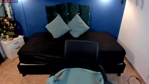  Mia   online show from January 4, 8:37 pm