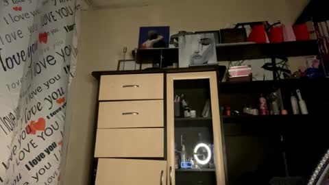 Snapshot of catherinepirs chatting on March 31, 1:55 pm catherinepirs online show from March 31, 1:55 pm