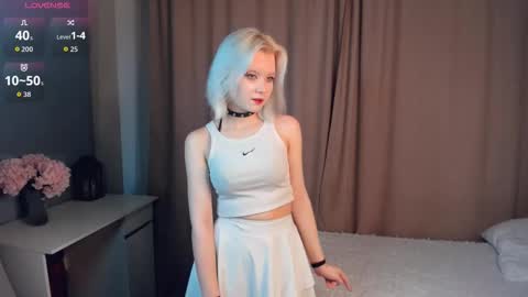 Mia online show from March 28, 11:21 am