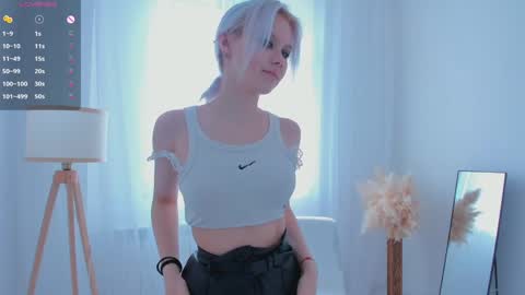 Mia online show from May 27, 1:13 am