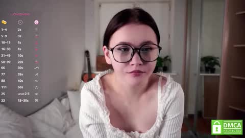 Eva  online show from September 15, 6:52 pm