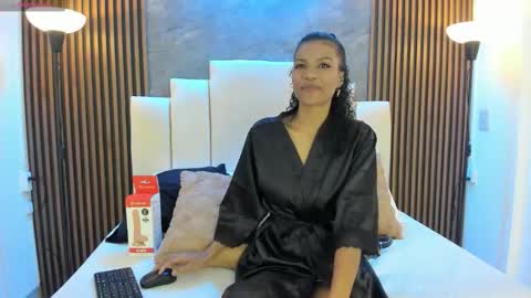 Snapshot of catiusca_reyes_03 chatting on November 27, 2:08 pm catiusca_reyes_03 online show from November 27, 2:08 pm