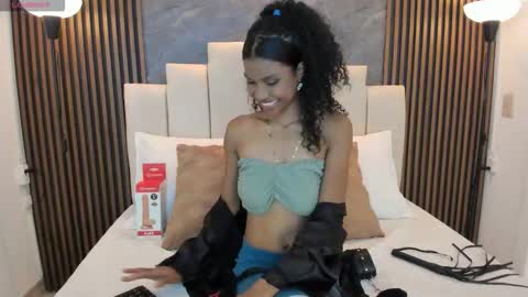 Snapshot of catiusca_reyes_03 chatting on December 2, 1:28 pm catiusca_reyes_03 online show from December 2, 1:28 pm