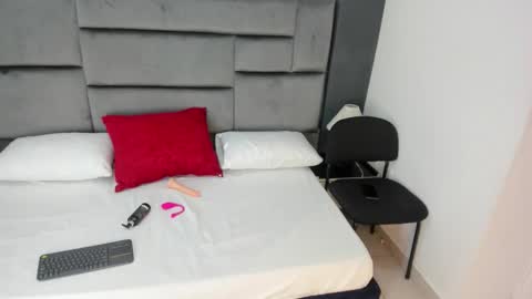 Snapshot of catleyasmith chatting on December 15, 12:09 pm Catleya online show from December 15, 12:09 pm