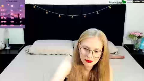 Snapshot of catmintlush chatting on March 18, 11:41 pm CatmintLush online show from March 18, 11:41 pm