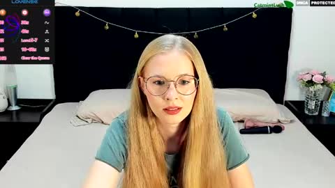 Snapshot of catmintlush chatting on April 19, 11:29 pm CatmintLush online show from April 19, 11:29 pm