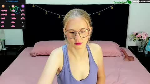 Snapshot of catmintlush chatting on April 30, 11:42 pm CatmintLush online show from April 30, 11:42 pm