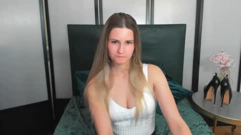 Snapshot of catringood chatting on May 19, 7:47 am CatrinGood online show from May 19, 7:47 am